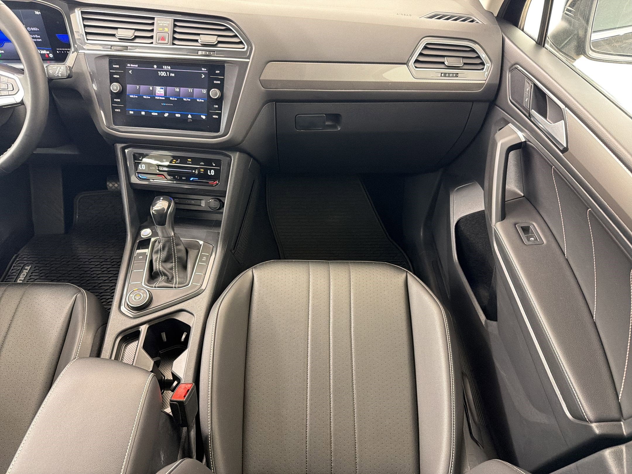 Used 2022 Volkswagen Tiguan SE w/ Panoramic Sunroof Package image 23