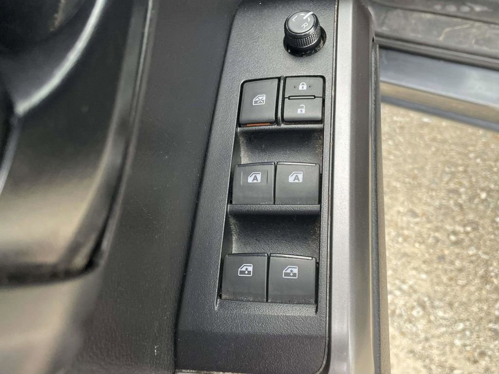 Used 2023 Toyota Tacoma SR5 AWD/4WD image 16