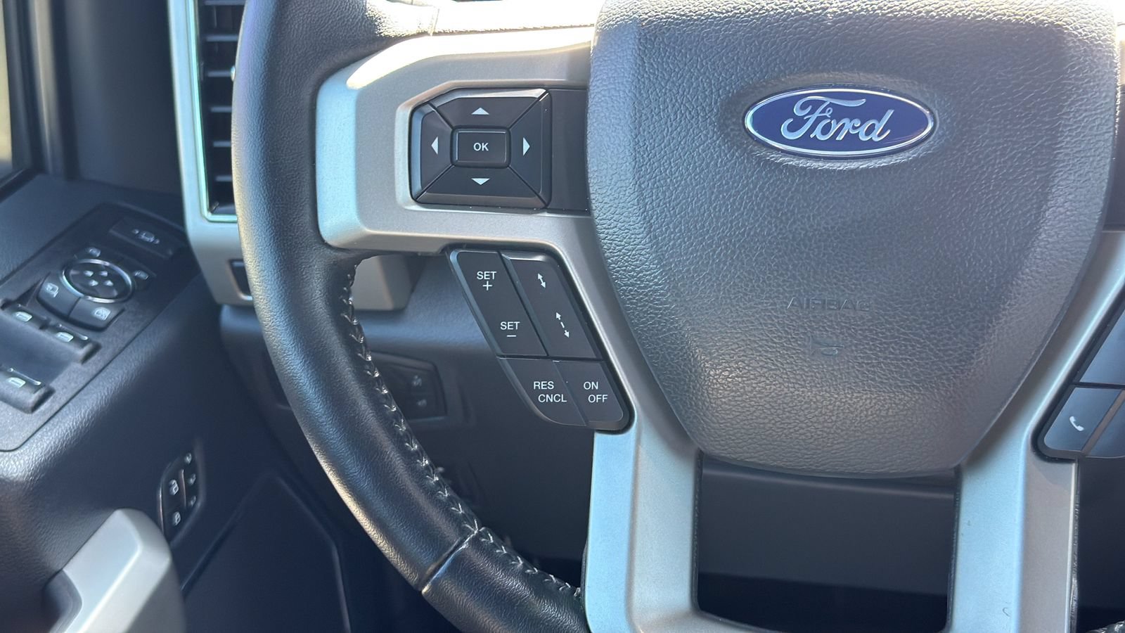 Certified 2022 Ford F250 Lariat w/ Tremor Off-Road Package AWD/4WD image 17