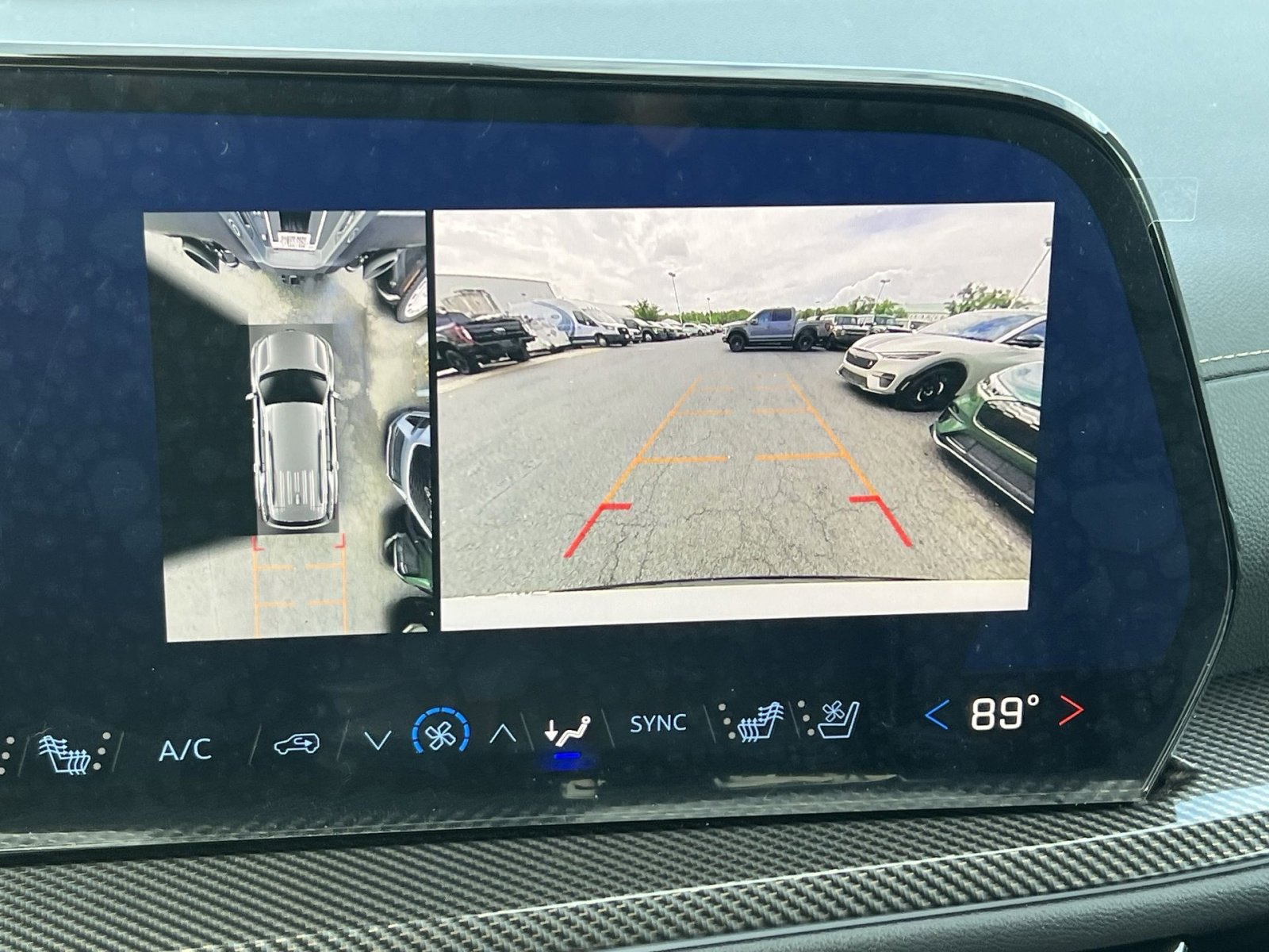 Used 2025 Chevrolet Traverse High Country AWD/4WD image 27