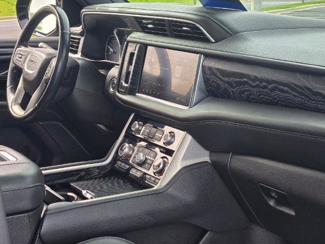 Used 2021 GMC Yukon Denali w/ Denali Premium Package AWD/4WD image 9