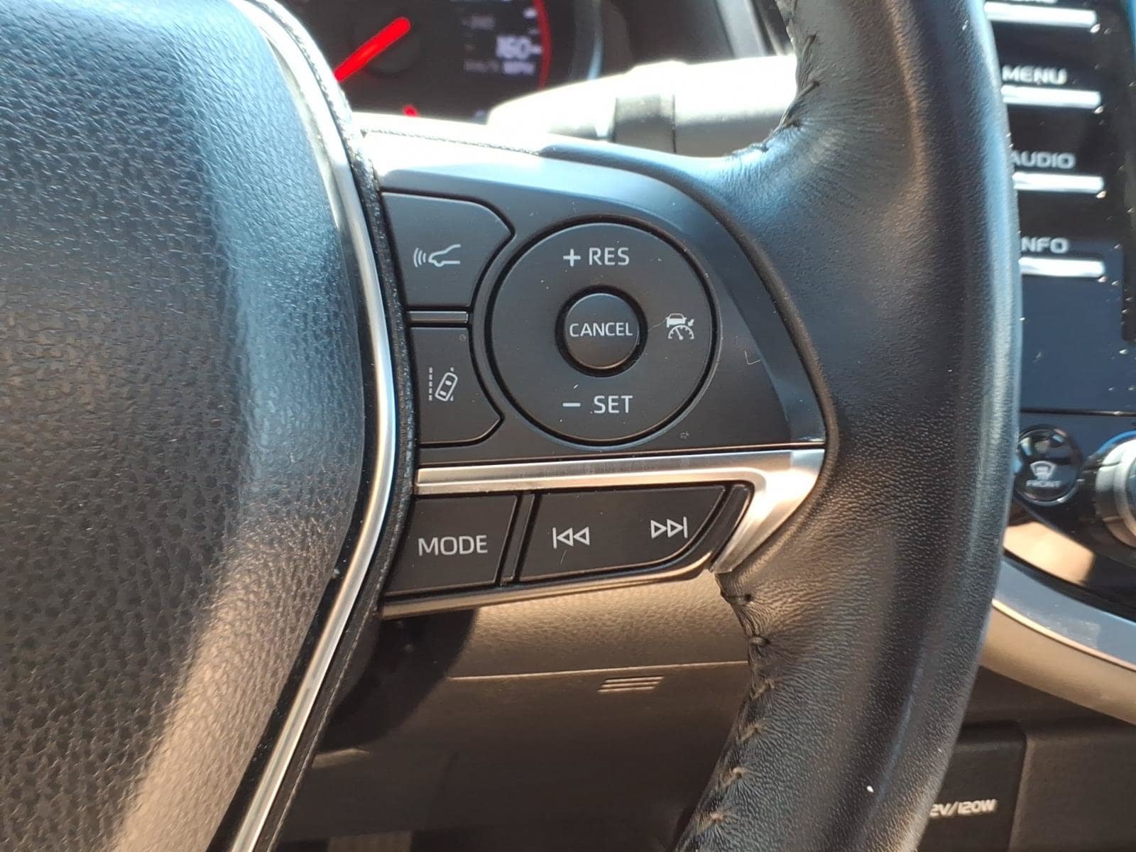 Used 2018 Toyota Camry XSE FWD image 17