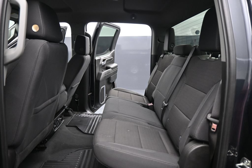 Used 2023 Chevrolet Silverado 1500 LT AWD/4WD image 16