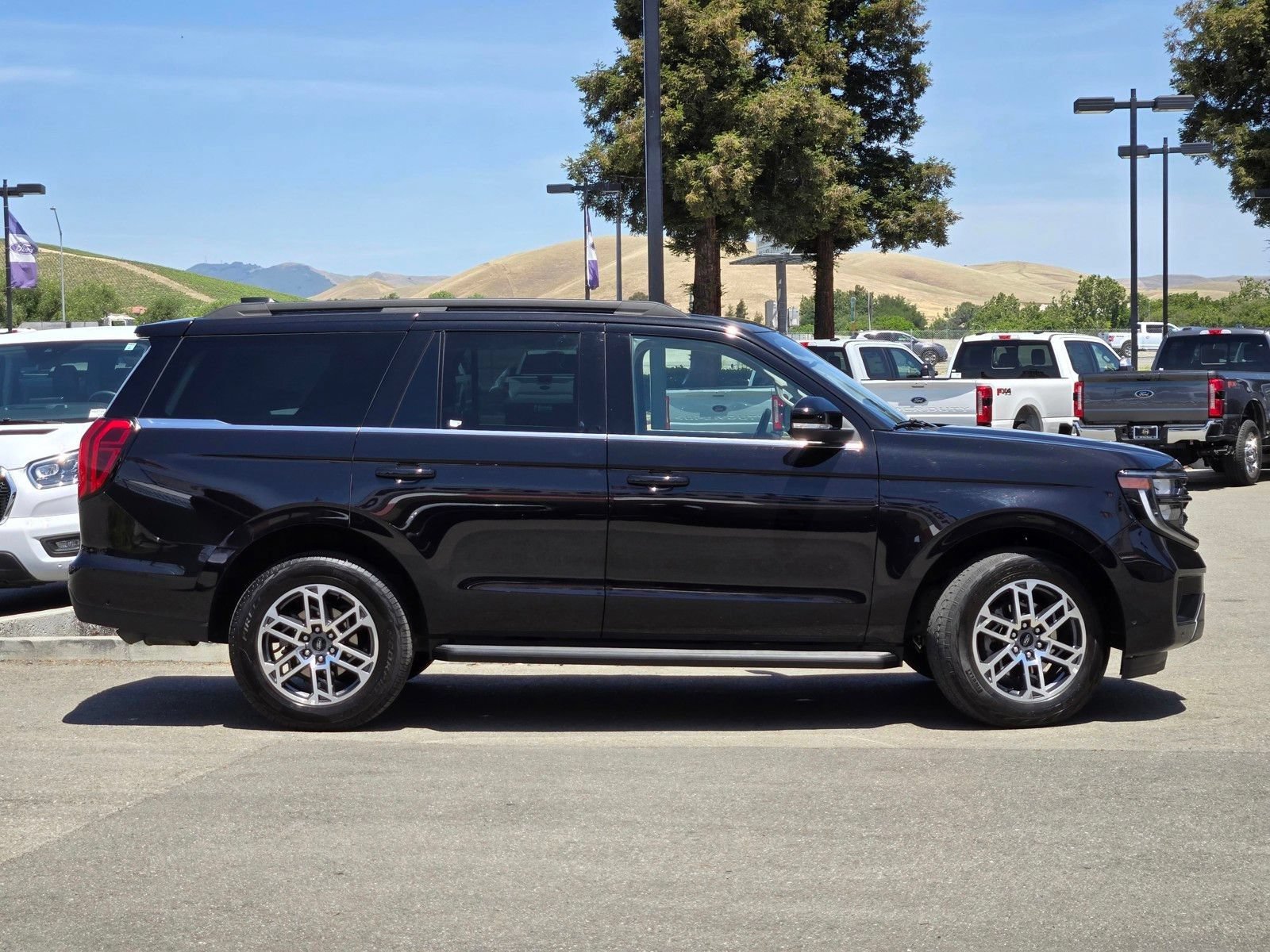Certified 2025 Ford Expedition Active AWD/4WD image 3