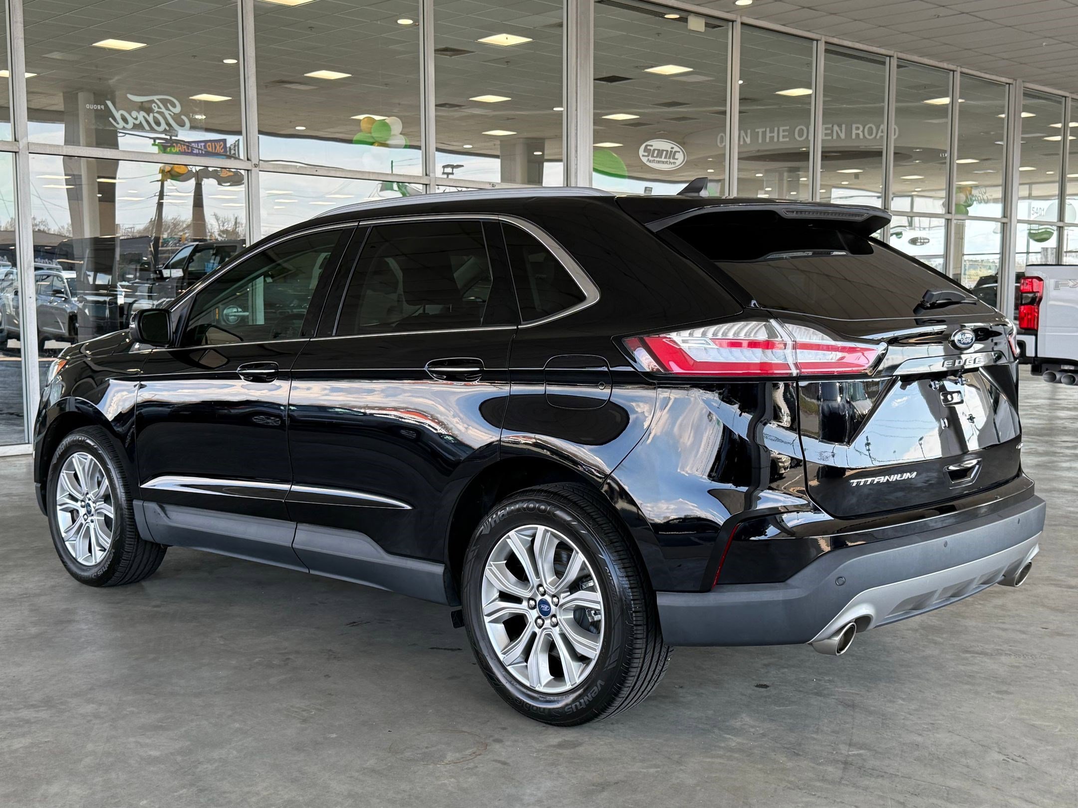 Certified 2022 Ford Edge Titanium w/ Cargo Accessory Package image 3