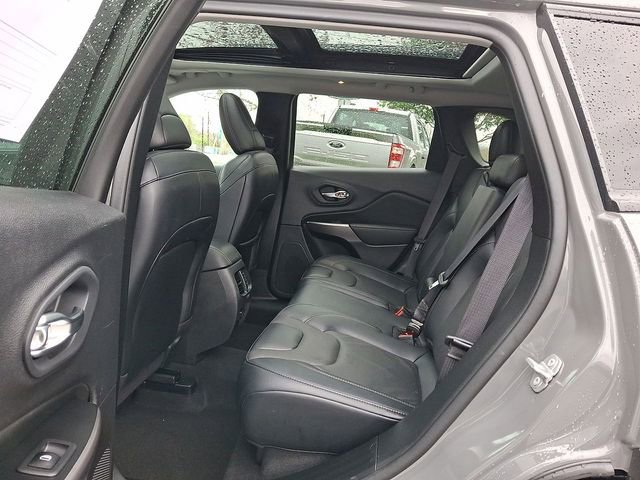 Used 2022 Jeep Cherokee Latitude Lux w/ Sun & Sound Group AWD/4WD image 20