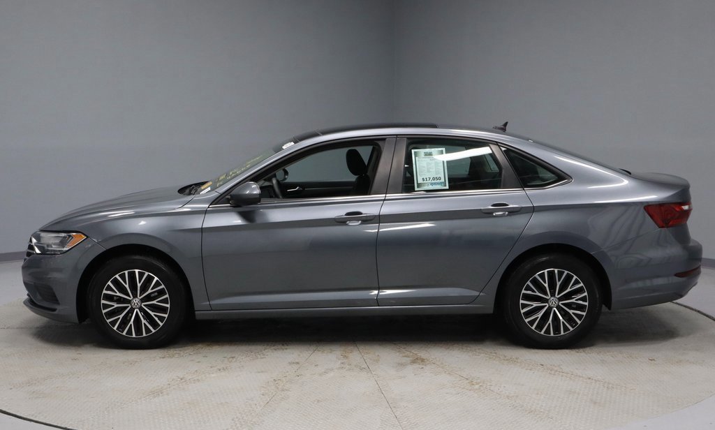 Used 2021 Volkswagen Jetta SE w/ SE Cold Weather Package image 2