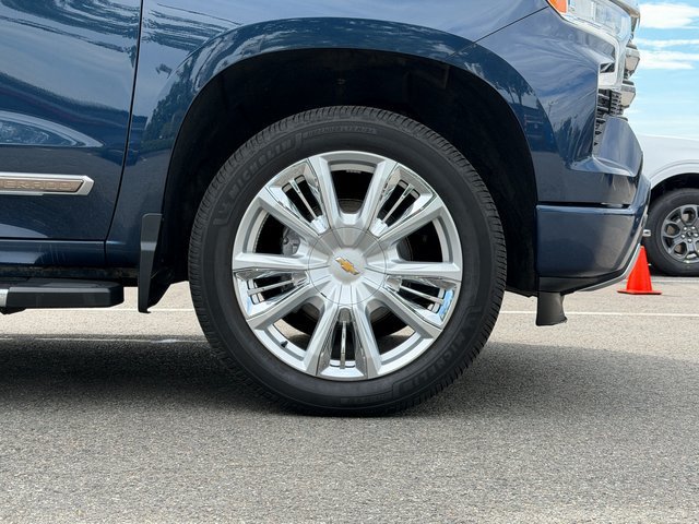 Used 2022 Chevrolet Silverado 1500 High Country w/ High Country Premium Package AWD/4WD image 30