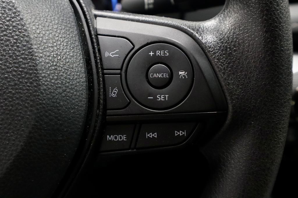 Used 2025 Toyota RAV4 XLE AWD/4WD image 27