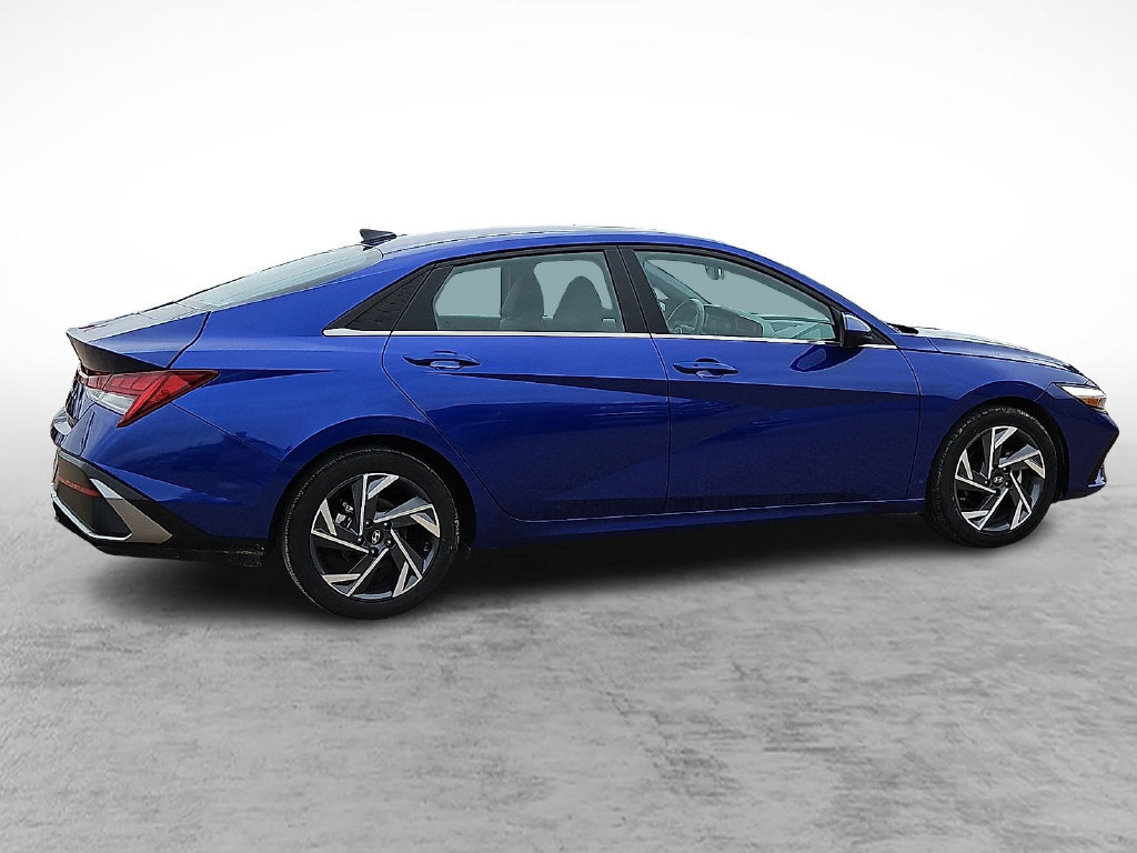 Used 2025 Hyundai Elantra SEL FWD image 12