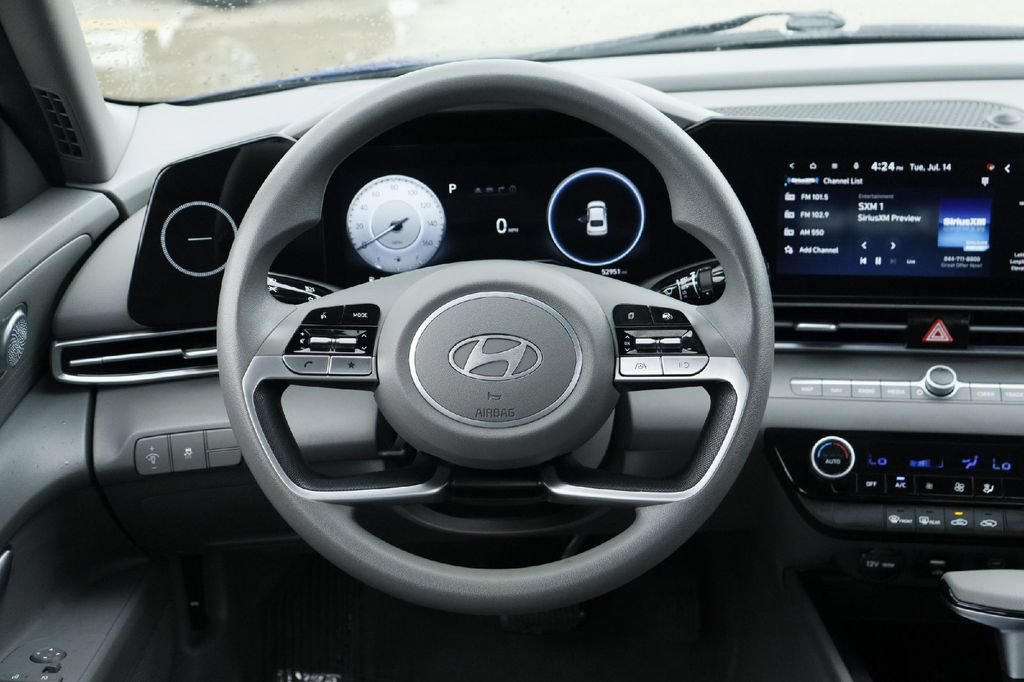Used 2024 Hyundai Elantra SEL FWD image 19