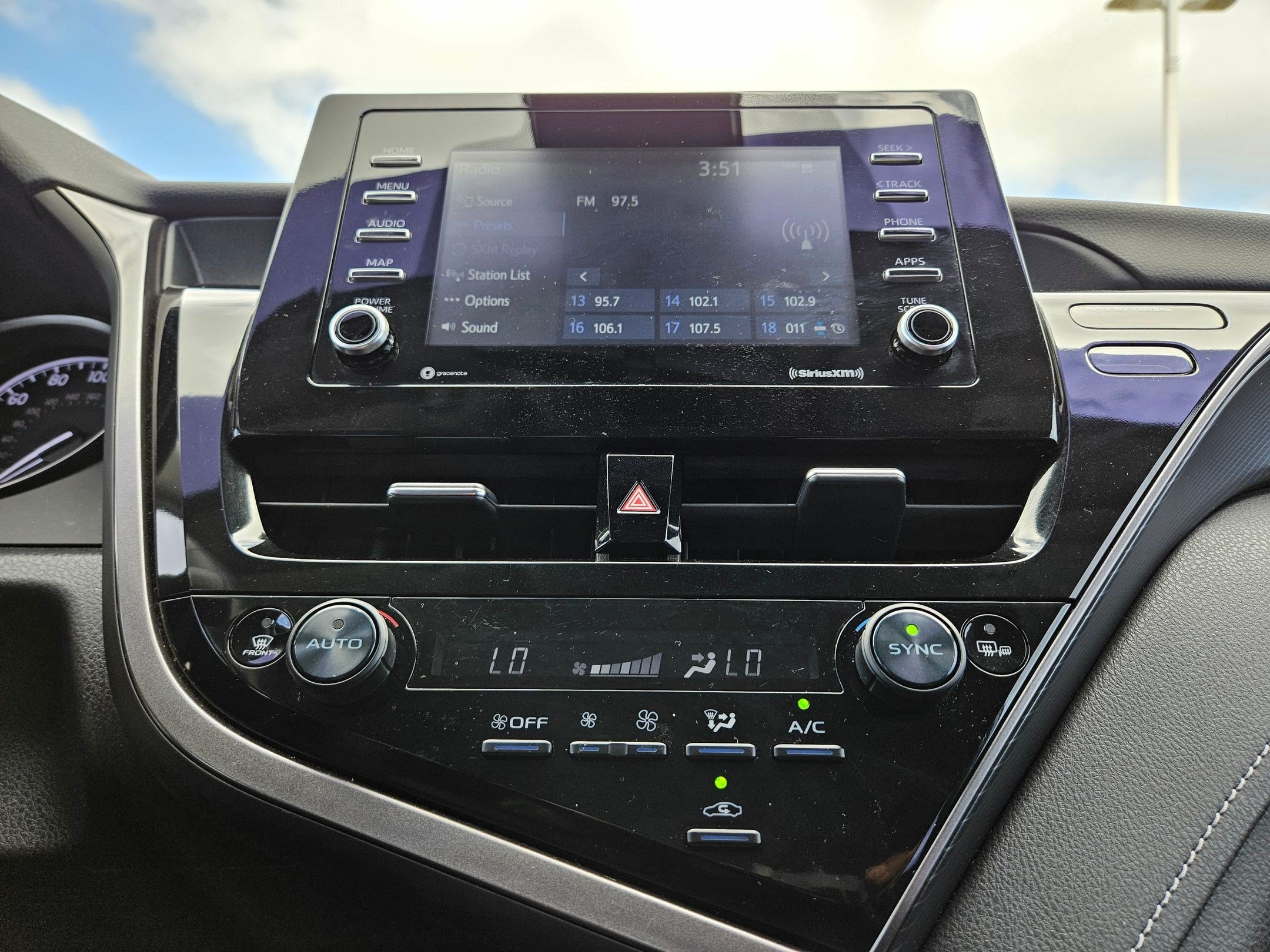 Used 2022 Toyota Camry SE FWD image 24