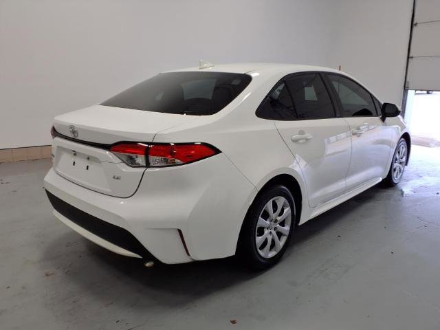 Used 2022 Toyota Corolla LE image 3