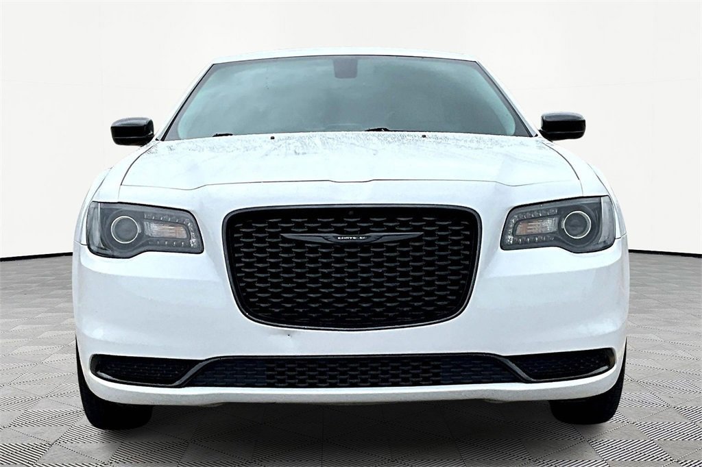 Used 2022 Chrysler 300 Touring w/ Sport Appearance Package image 6