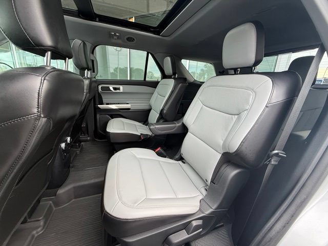 Certified 2021 Ford Explorer XLT w/ Equipment Group 202A AWD/4WD image 17