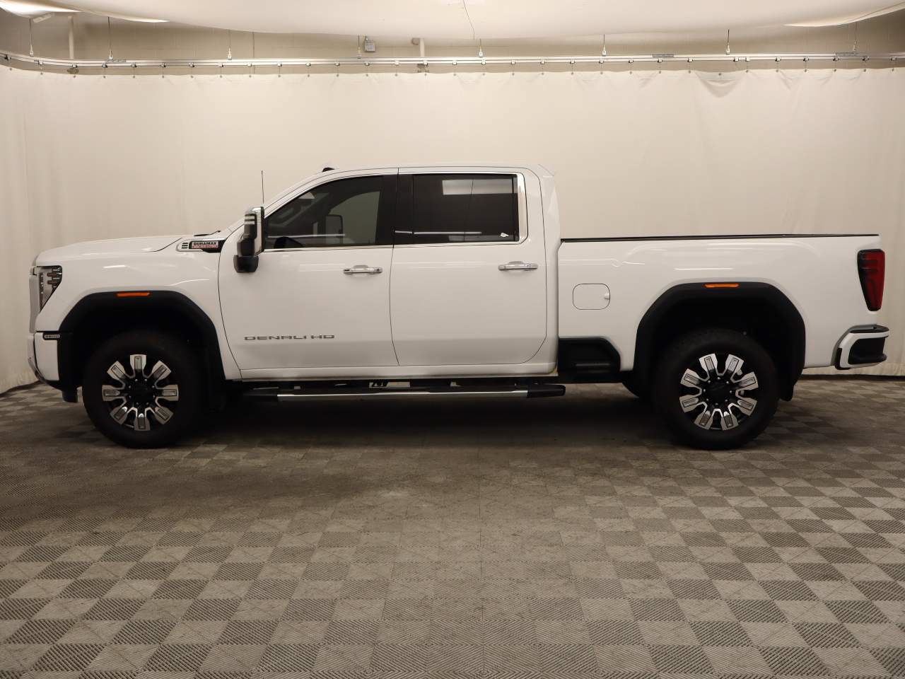 Used 2024 GMC Sierra 3500 Denali w/ Denali Reserve Package AWD/4WD image 2