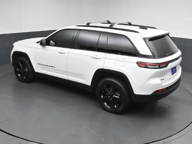 Used 2023 Jeep Grand Cherokee Limited w/ Black Appearance Package AWD/4WD image 48
