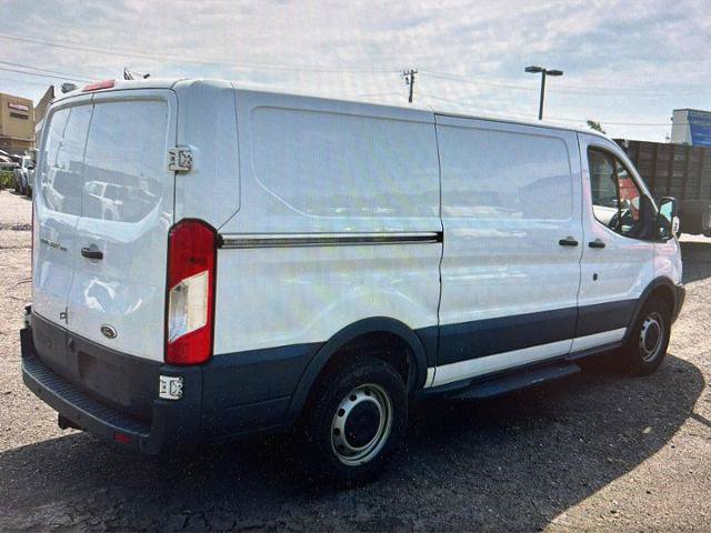 Certified 2018 Ford Transit 250 130 Low Roof RWD image 5