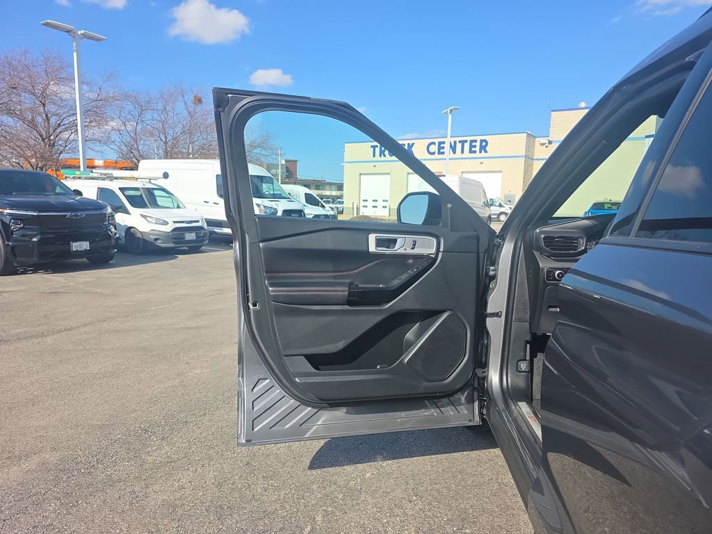 Certified 2023 Ford Explorer ST-Line w/ Class IV Trailer Tow Package AWD/4WD image 15