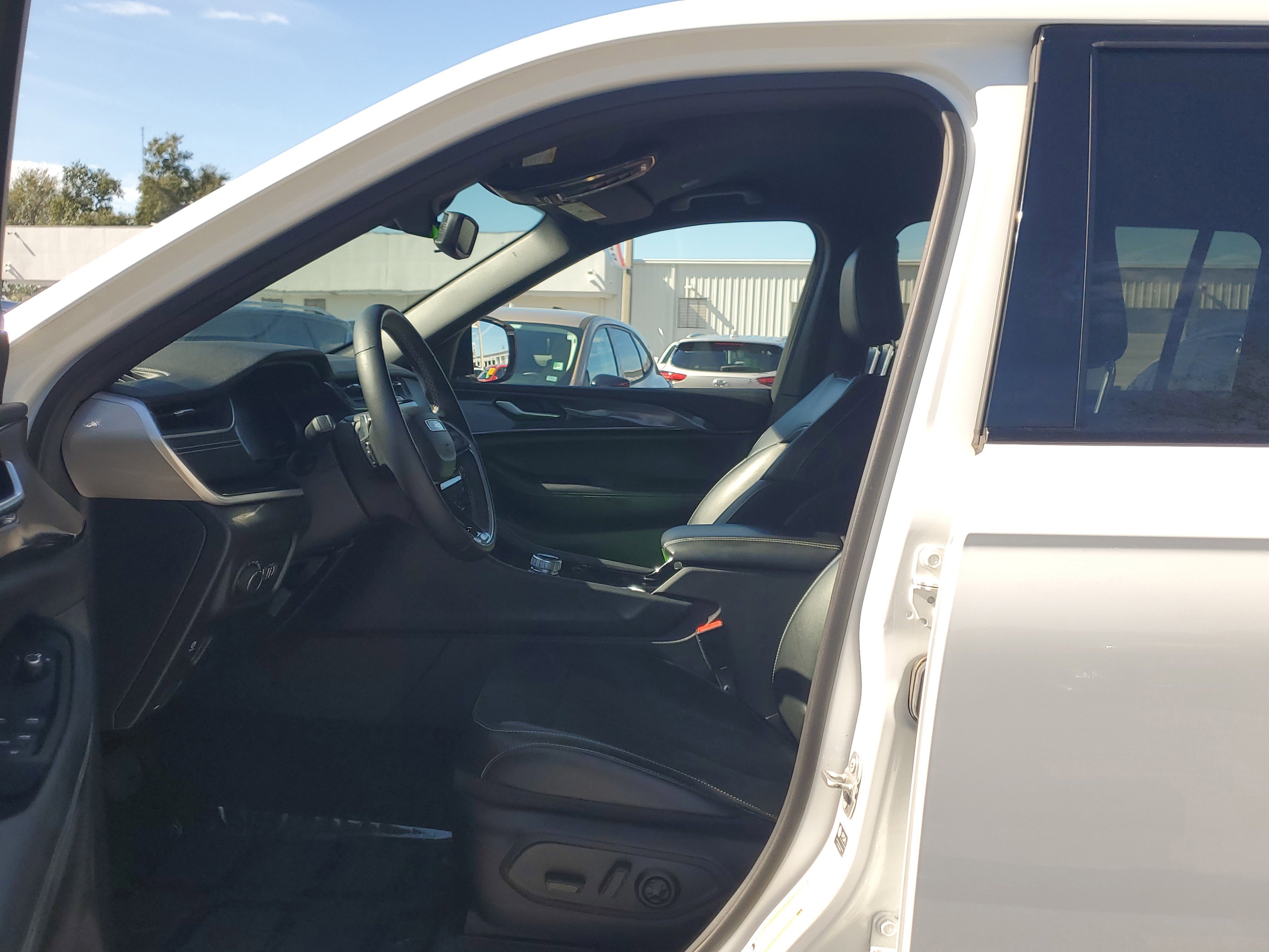 Used 2021 Jeep Grand Cherokee L Altitude image 21