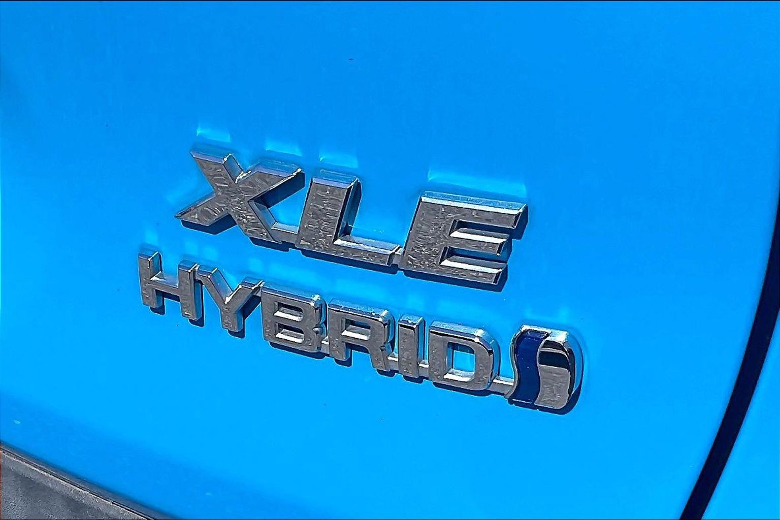 Used 2020 Toyota RAV4 XLE w/ All Weather Liner Package AWD/4WD image 8