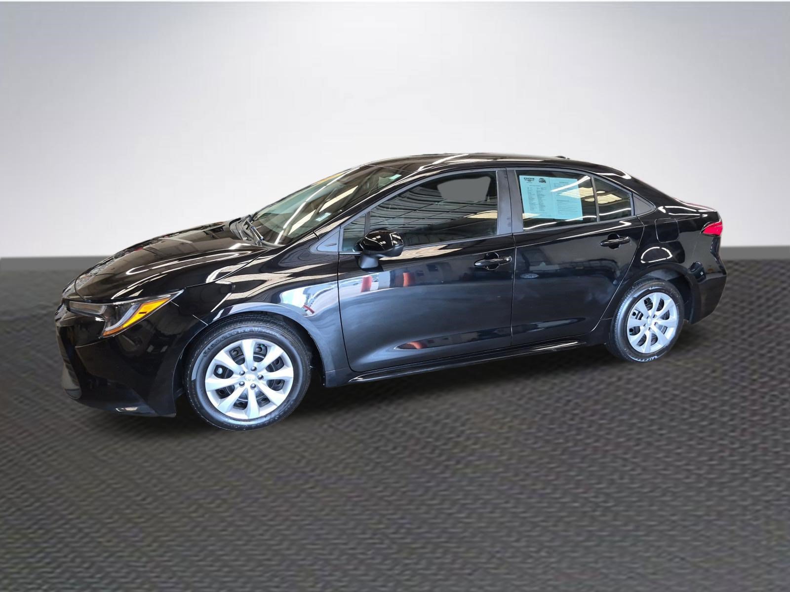 Used 2026 Toyota Corolla LE FWD image 2