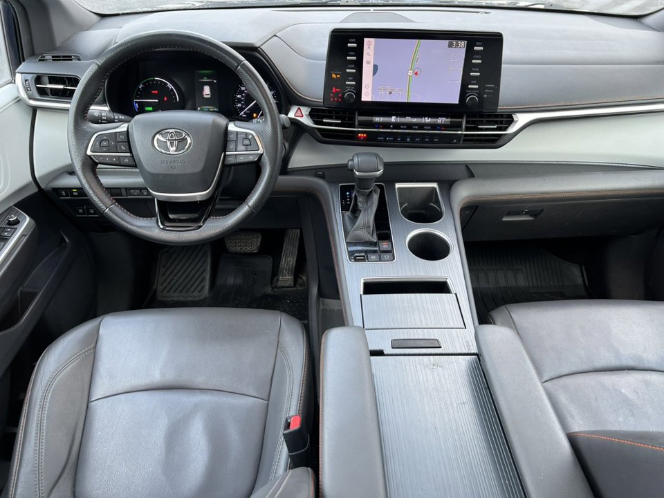 Used 2021 Toyota Sienna XSE image 3