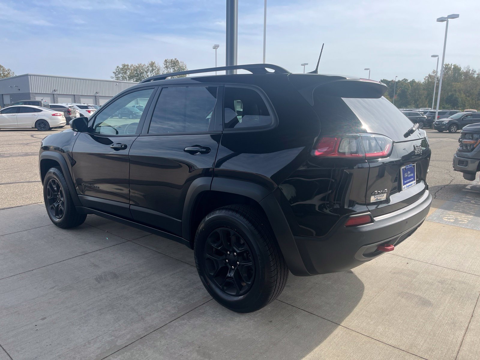 Used 2020 Jeep Cherokee Trailhawk w/ Cold Weather Group AWD/4WD image 3