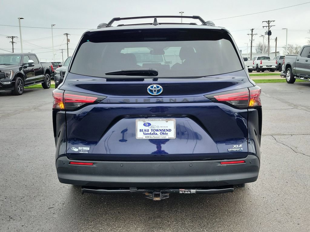 Used 2022 Toyota Sienna XLE image 4