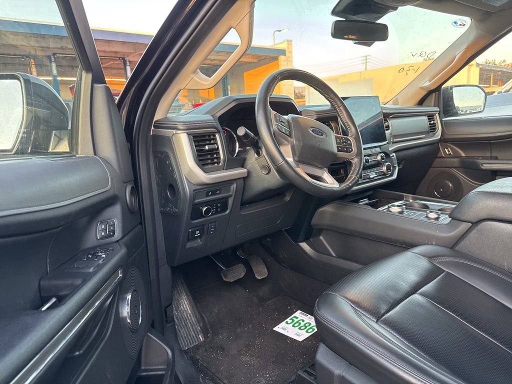 Certified 2024 Ford Expedition Max XLT image 10