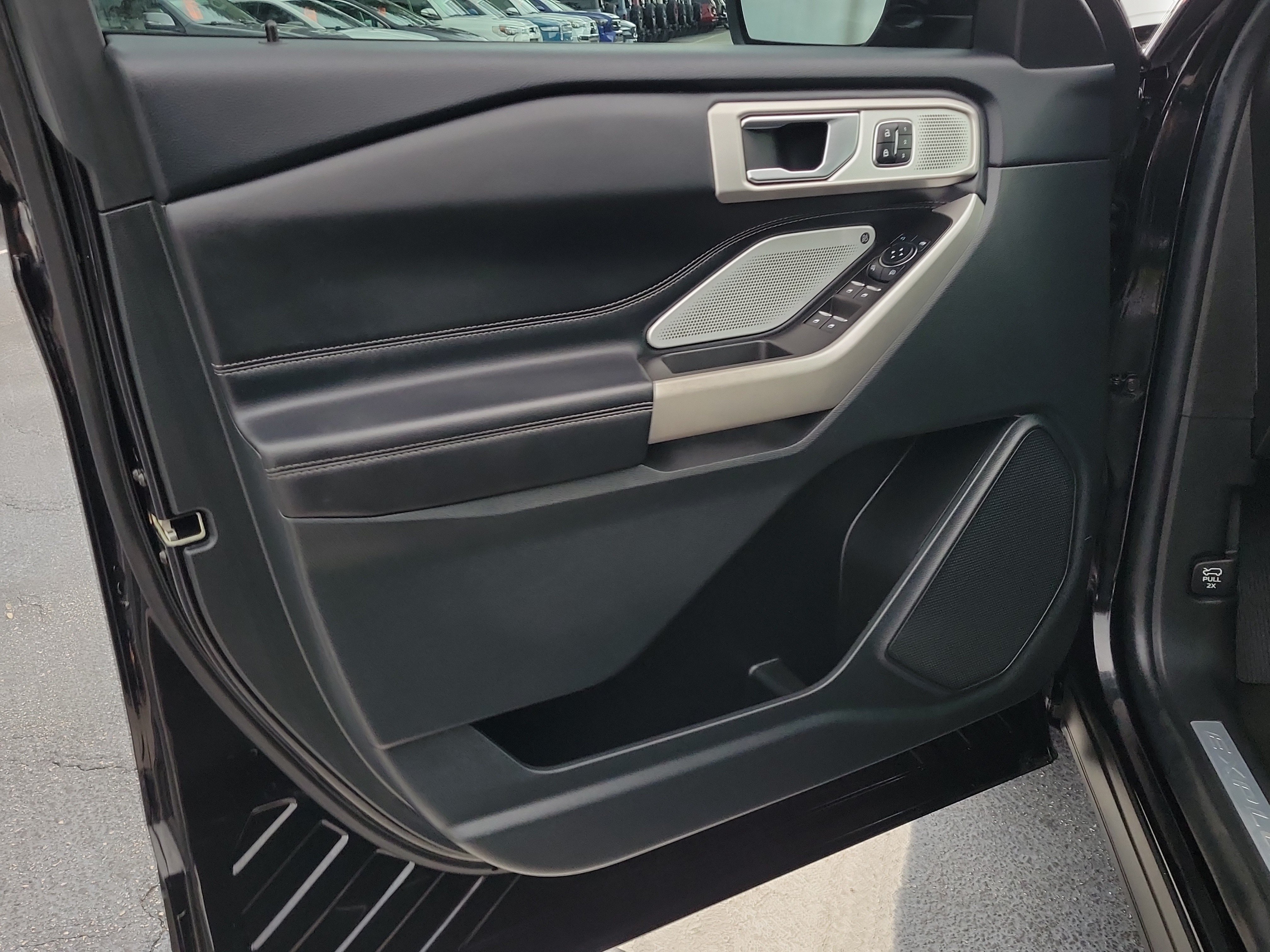 Certified 2023 Ford Explorer Limited w/ Limited Technology Package RWD image 21