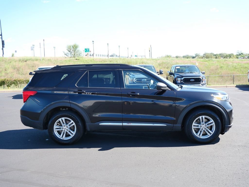 Certified 2022 Ford Explorer XLT w/ Equipment Group 202A AWD/4WD image 5