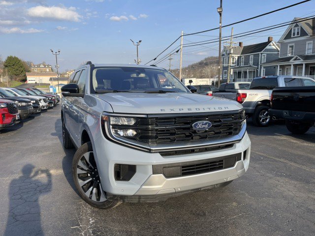 Certified 2025 Ford Expedition Max Platinum w/ Driver's Package image 2