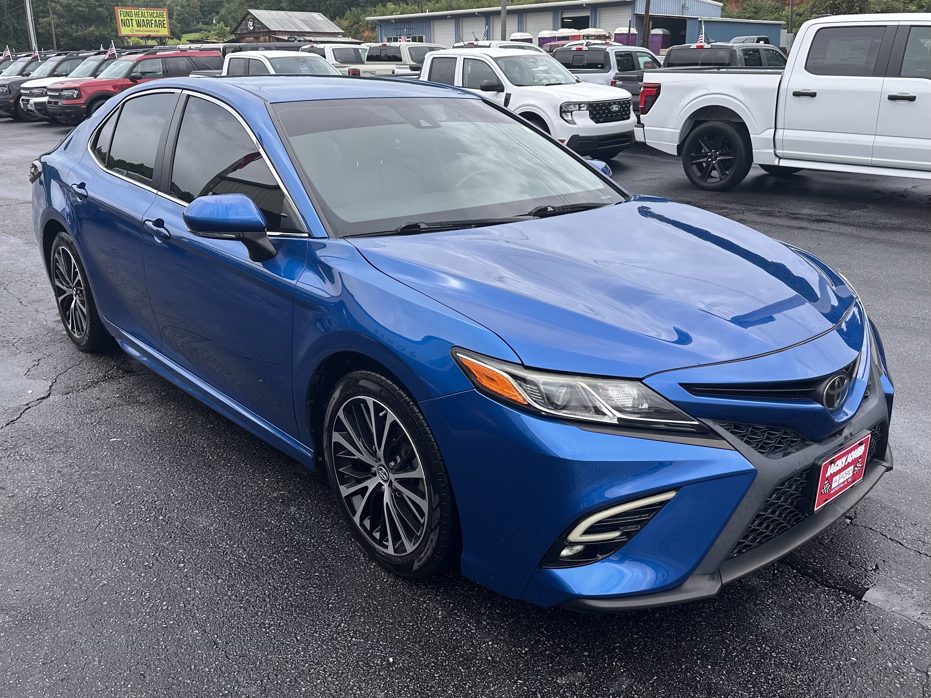 Used 2019 Toyota Camry SE w/ Convenience Package FWD image 4