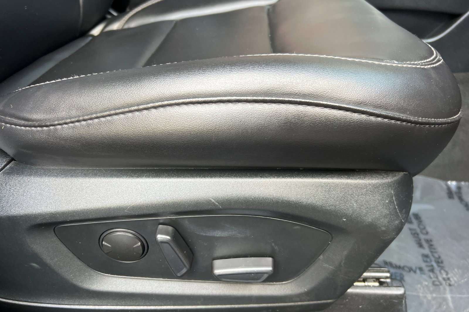 Certified 2022 Ford Explorer XLT w/ Equipment Group 202A image 24