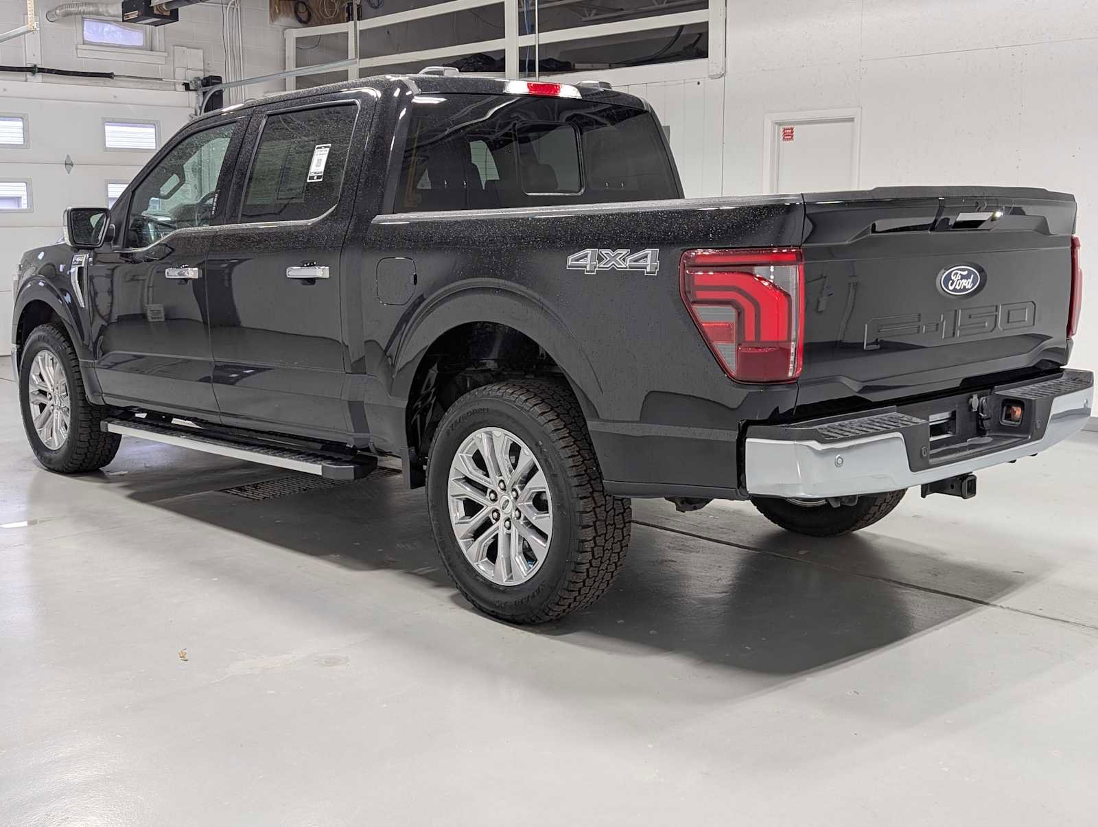 Certified 2024 Ford F150 Lariat w/ Tow/Haul Package AWD/4WD image 11