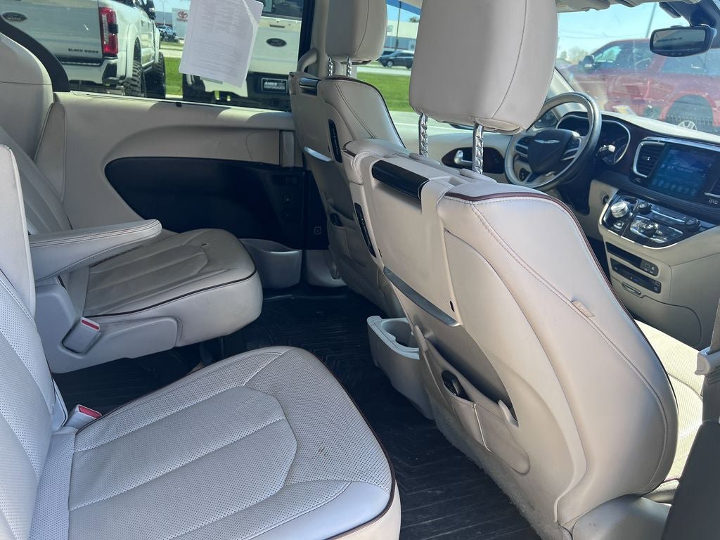 Used 2017 Chrysler Pacifica Limited w/ UConnect Theater Package FWD image 18