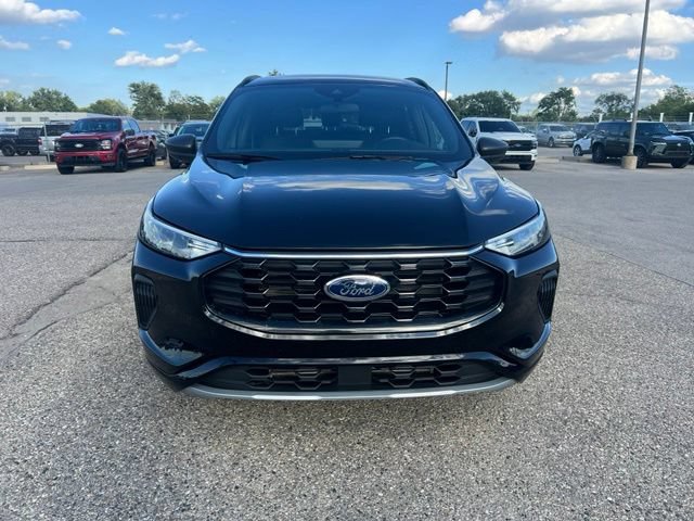 Certified 2024 Ford Escape ST-Line w/ Tech Pack #1 AWD/4WD image 2