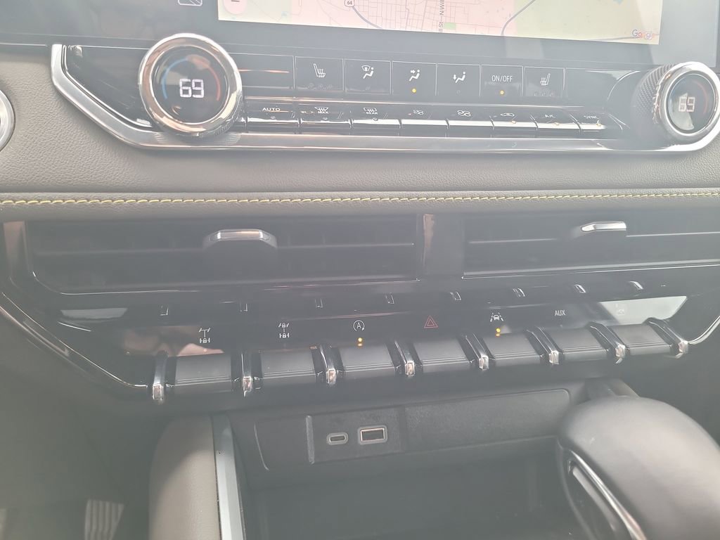 Used 2024 Chevrolet Colorado ZR2 w/ Technology Package image 18