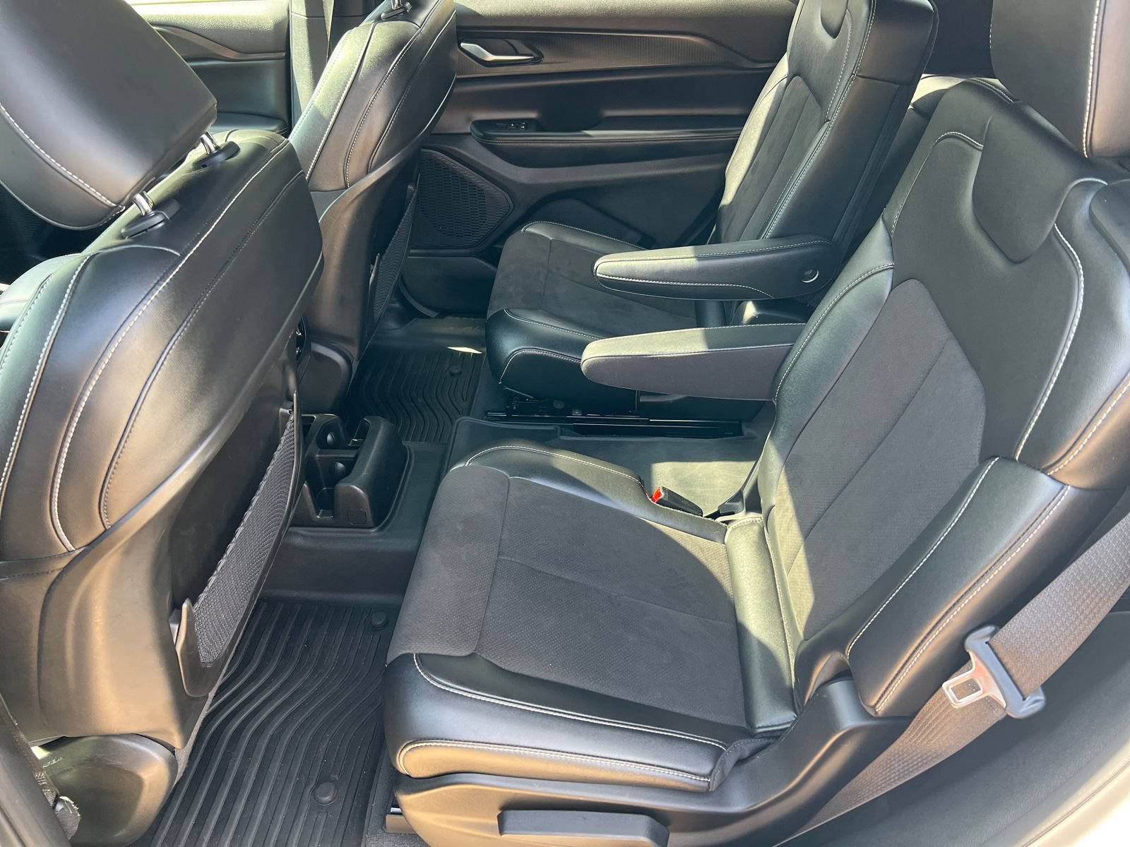 Used 2023 Jeep Grand Cherokee L Laredo AWD/4WD image 21