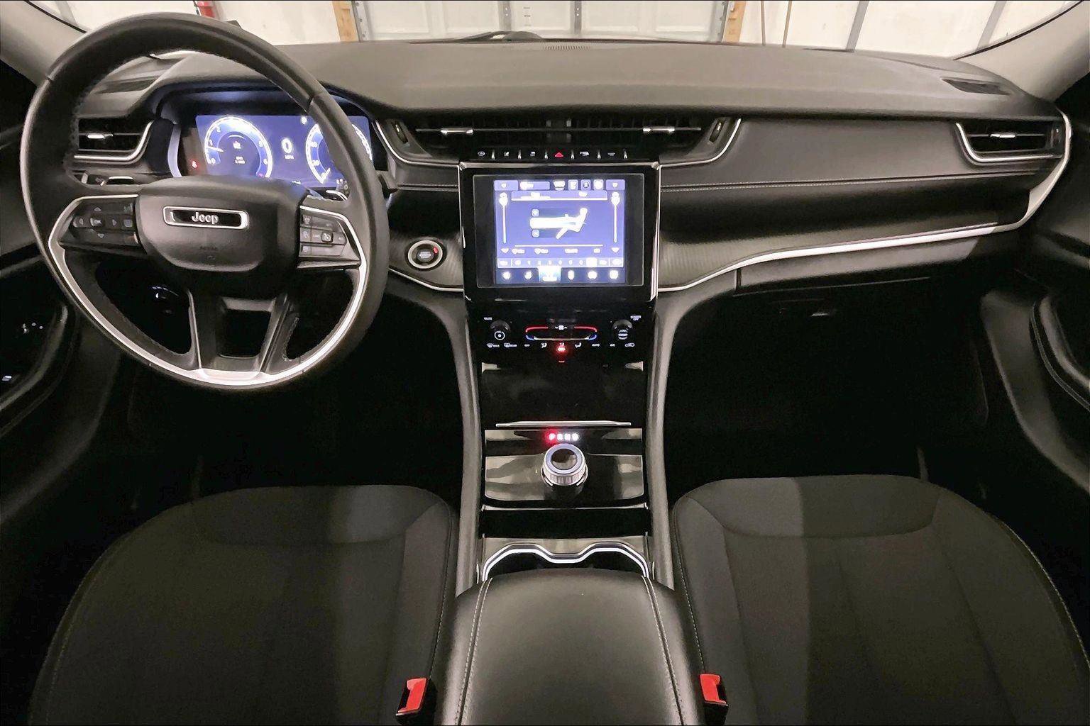 Used 2023 Jeep Grand Cherokee L Laredo image 14