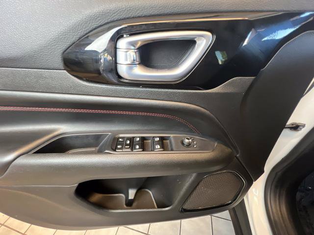 Used 2025 Jeep Compass Trailhawk AWD/4WD image 14
