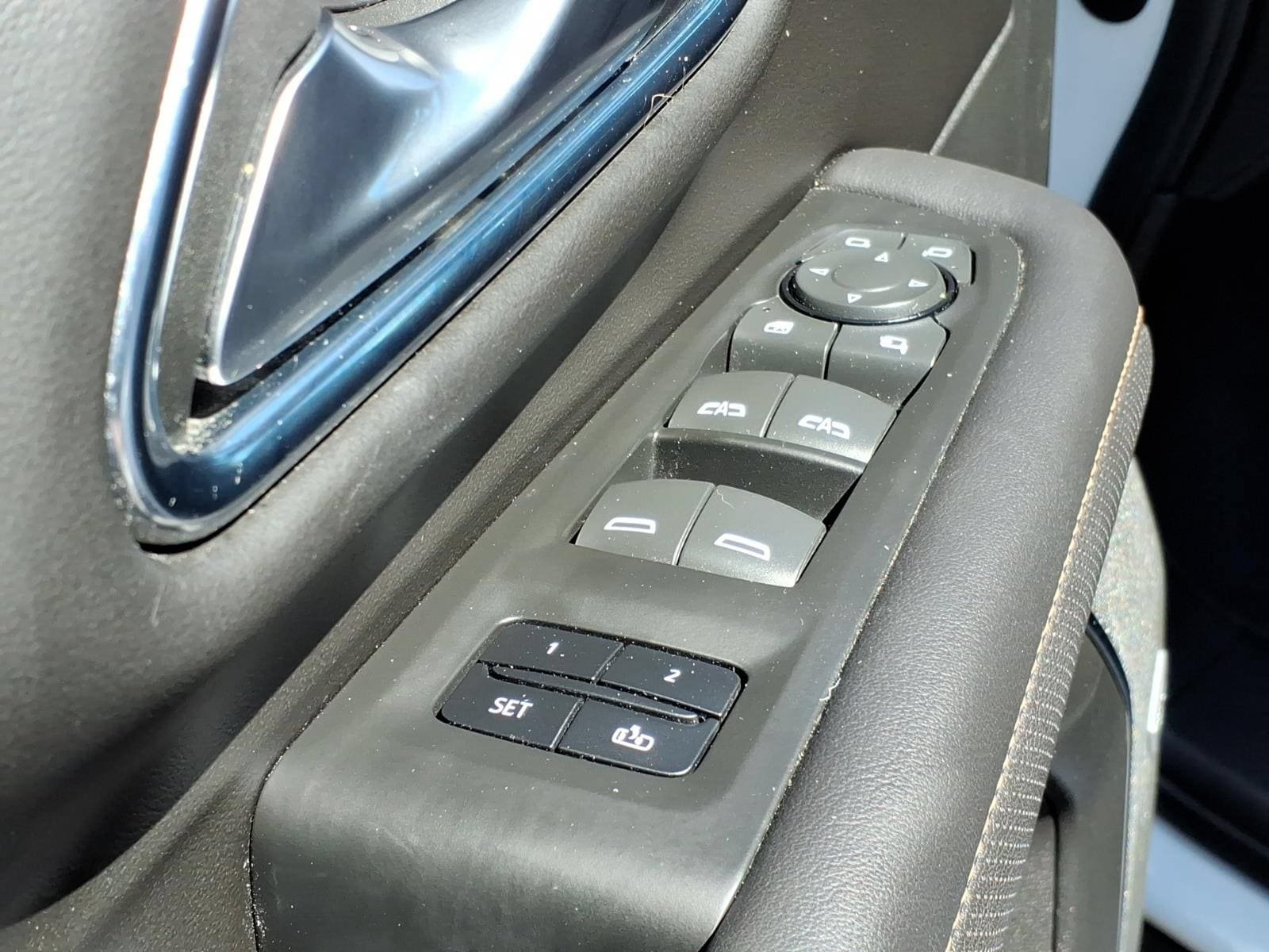 Used 2022 GMC Yukon XL AT4 AWD/4WD image 14