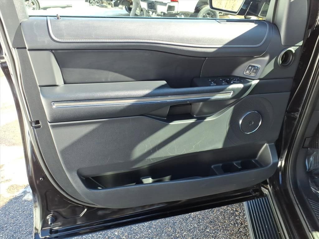 Certified 2024 Ford Expedition Max XLT image 18