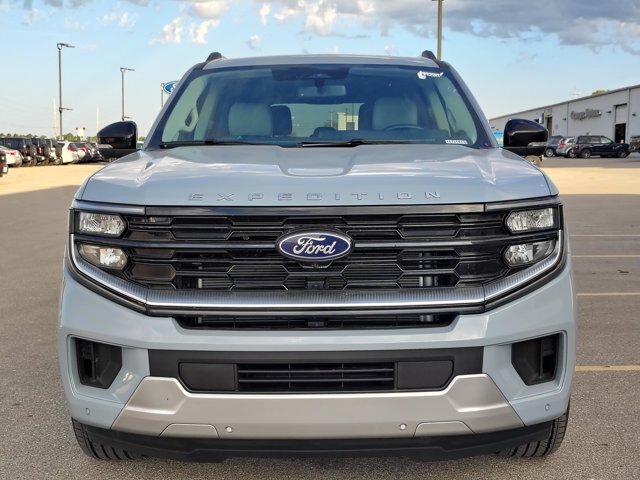 Certified 2025 Ford Expedition Max Platinum w/ Driver's Package AWD/4WD image 8