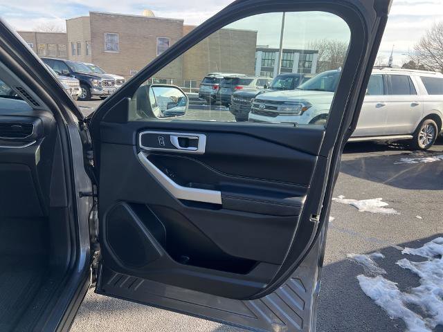 Certified 2022 Ford Explorer XLT w/ Equipment Group 202A image 14