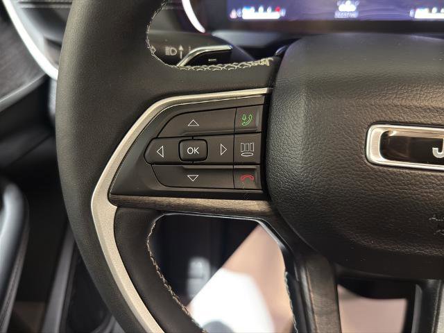 Used 2023 Jeep Grand Cherokee L Limited w/ Black Appearance Package image 23