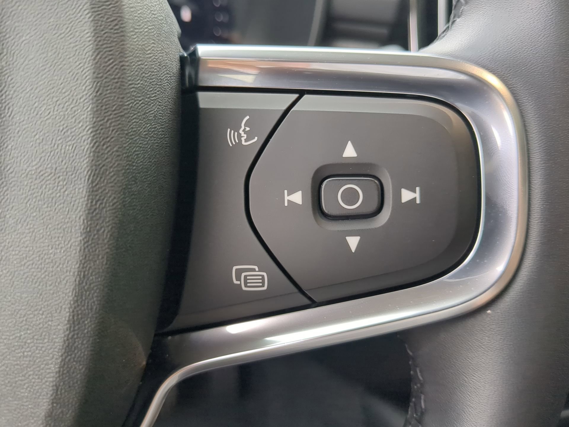Used 2026 Volvo XC40 B5 Plus AWD/4WD image 67