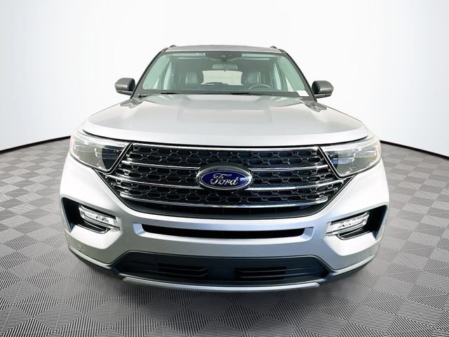 Certified 2024 Ford Explorer XLT w/ Equipment Group 202A AWD/4WD image 5
