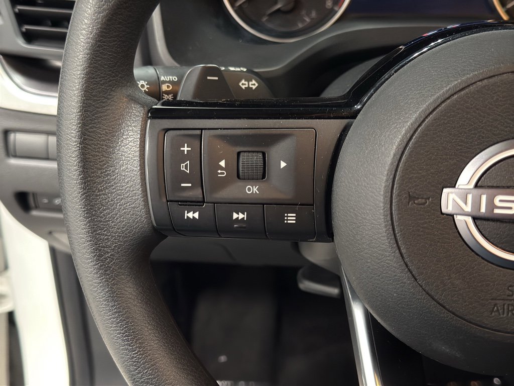 Used 2023 Nissan Rogue SV image 14